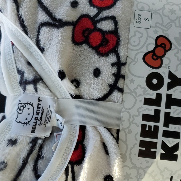 Hello Kitty Pajamas Set Soft Plush Fleece Long Sleeve Top and Pants S, M, L, XL - Picture 6 of 7